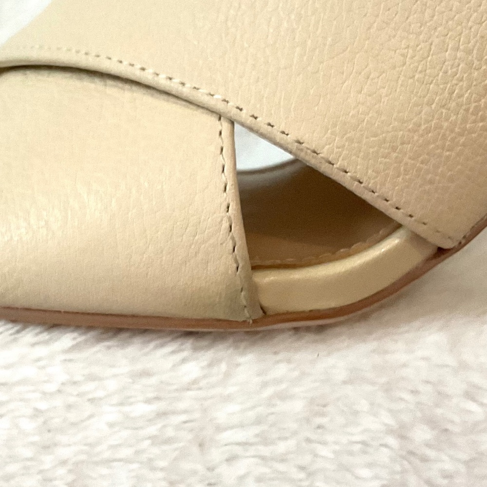 TAN VINCE CAMUTO HEMILA LEATHER CROSSOVER SLIP ON BLOCK HEEL SANDAL SZ  7.5M/38 - Picture 13 of 13